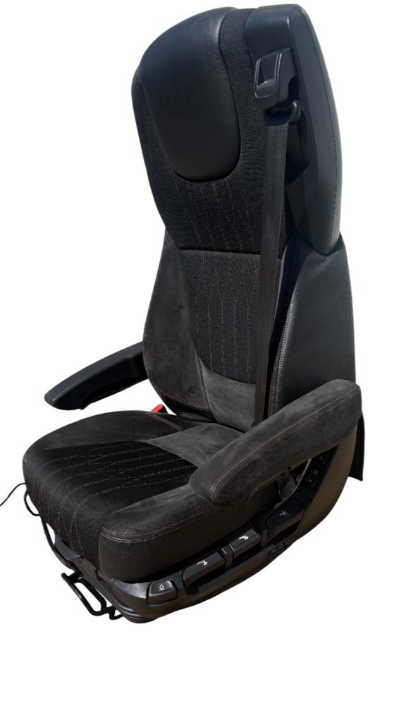 DAF BESTUURDERSZITPLAATS MET DAF LOGO GEBRUIKT 2437894U, Auto-onderdelen, Vrachtwagen-onderdelen, DAF, Interieur en Bekleding