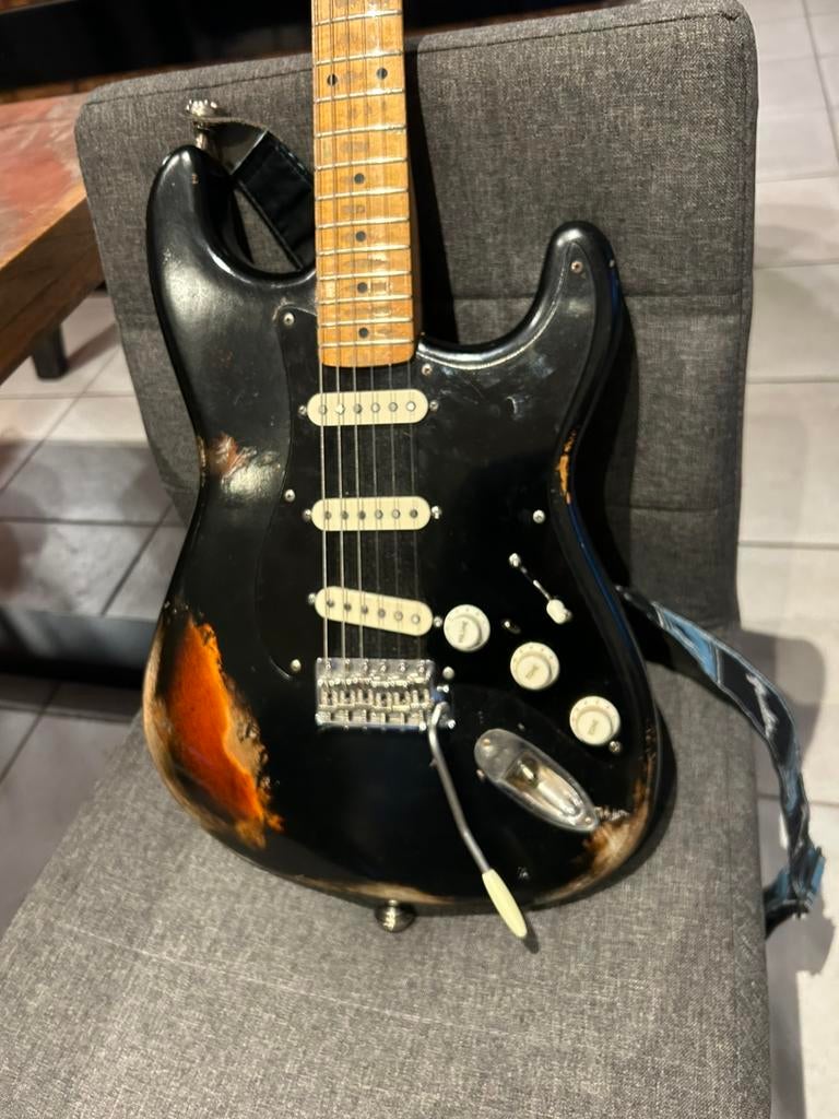 Vds : corps strat black nitro relic, Musique & Instruments, Enlèvement ou Envoi, Comme neuf, Fender