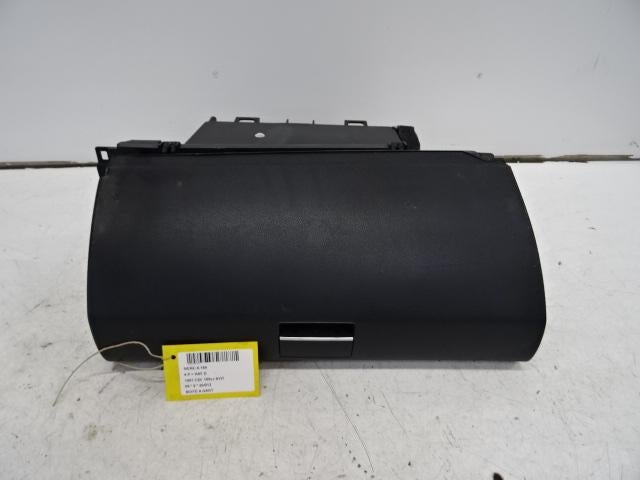 BOITE A GANTS Mercedes-Benz A (W169) (01-2004/06-2012), Utilisé, Mercedes-Benz