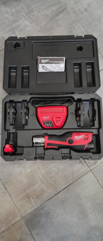 Milwaukee sertisseuse M12 HPT comme neuve + 3 mâchoires, Bricolage & Construction, Outillage | Autres Machines, Enlèvement