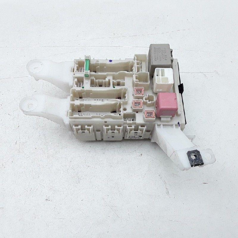 BOITIER FUSIBLES Toyota Auris (E15) (01-2006/09-2012), Utilisé, Toyota