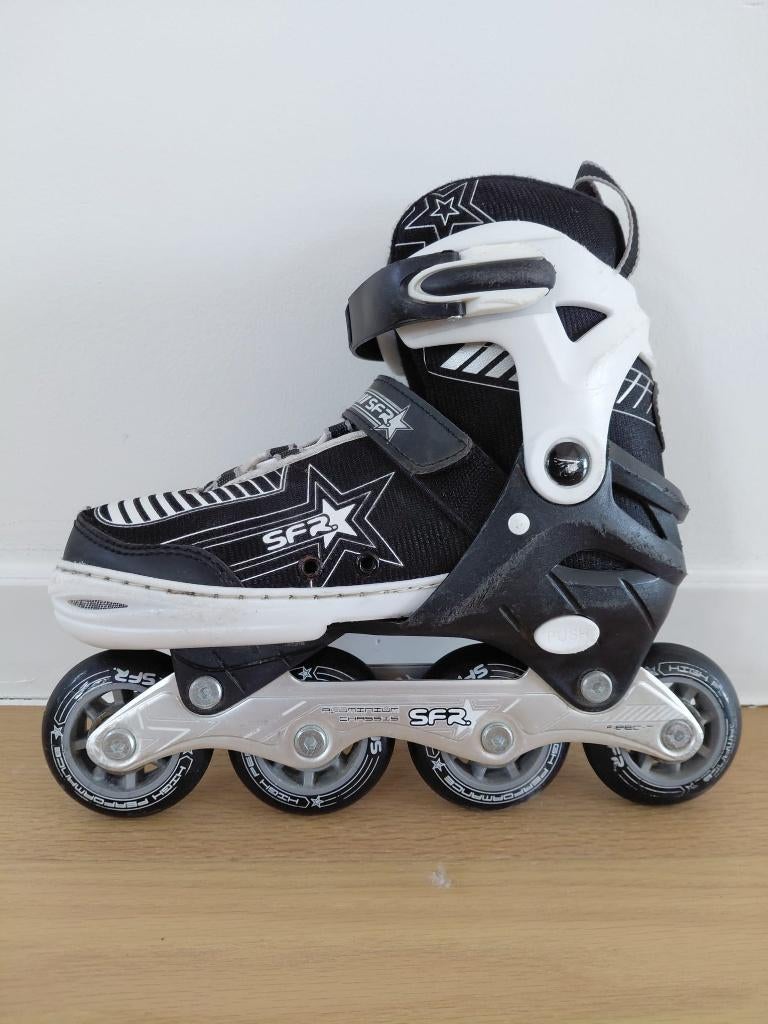 SFR Pulsar Junior Adjustable Inline Skates - Black, Sports & Fitness, Autres marques, Rollers 4 roues en ligne, Réglable, Enlèvement