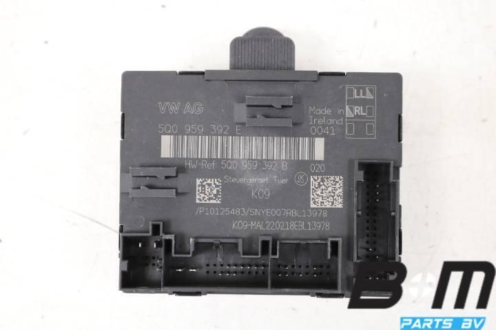 Portierregelapparaat rechtsvoor VW Touran 5T 5Q0959592E, Utilisé