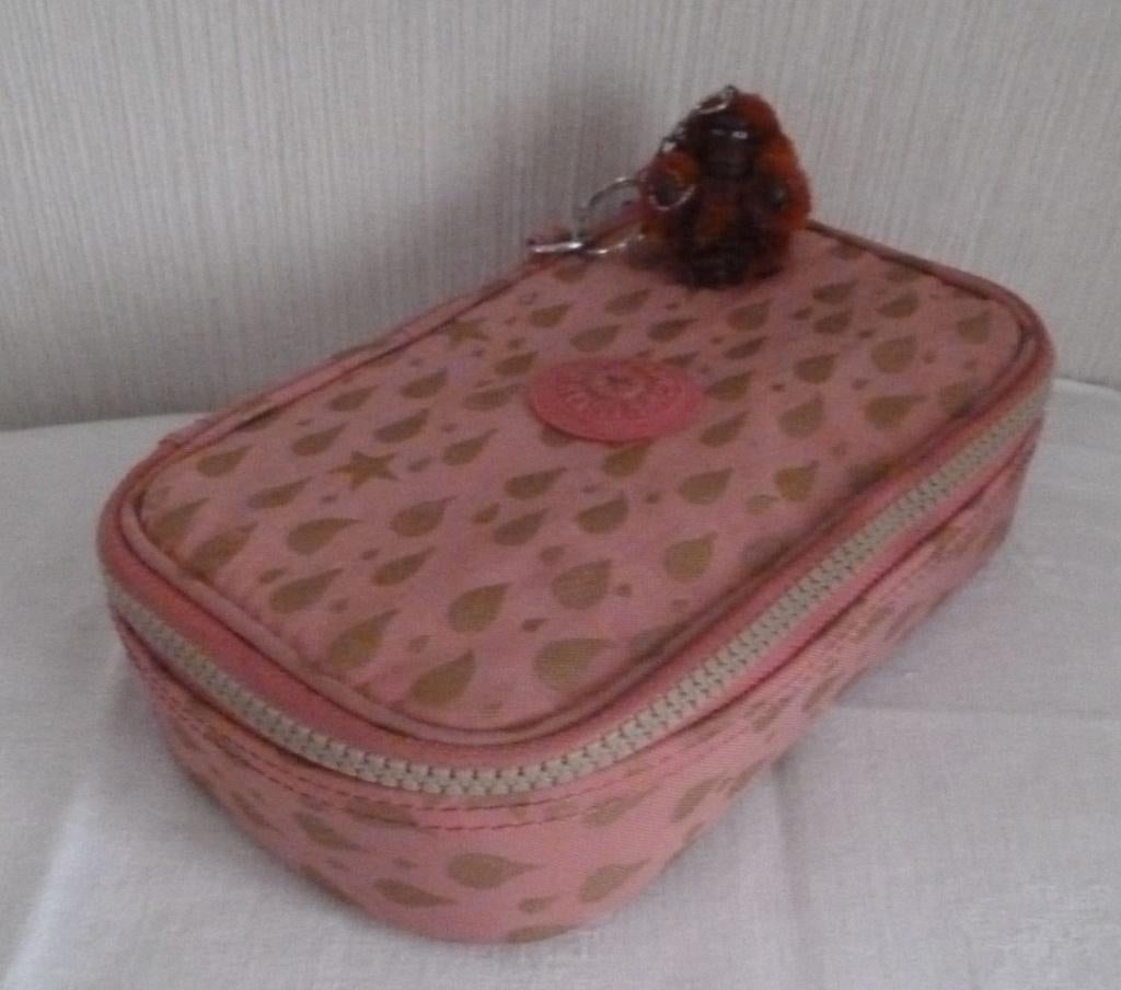 Kipling Grote rechthoekige pennenetui 50 pennen + aap, Diversen, Ophalen of Verzenden, Gebruikt