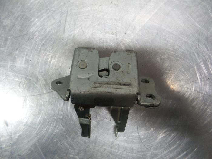 Slotmechaniek Achterklep van een Toyota Yaris (Yaris 1 00-), Auto-onderdelen, Carrosserie, Toyota, Gebruikt, 3 maanden garantie