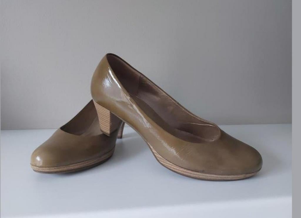 Escarpins laké gabor taille 38 (5) (comme neufs) 1 x usés, Vêtements | Femmes, Chaussures, Enlèvement ou Envoi, Beige, Escarpins