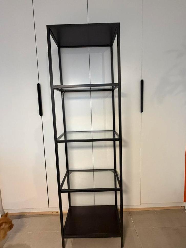 IKEA VITTSJÖ Stellingkast, zwart/glas, Huis en Inrichting, Kasten | Stellingkasten, Zo goed als nieuw, Ophalen