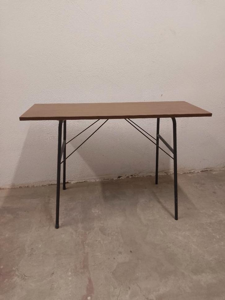 Opvouwbaar vintage bijzettafel–klaptafel in donker eikfineer, Caravans en Kamperen, Kampeermeubelen, Gebruikt, Campingtafel, Ophalen of Verzenden