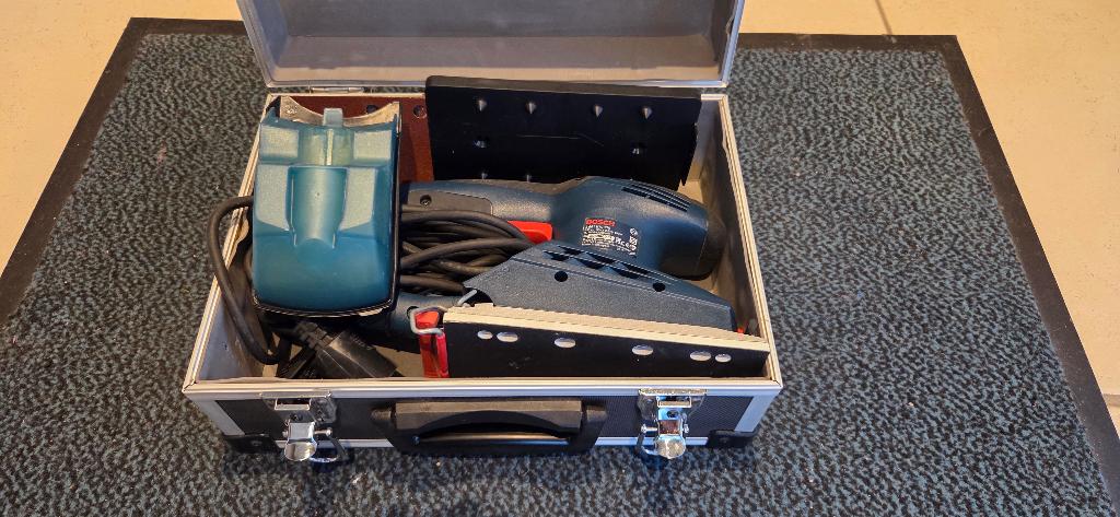 Ponceuse Bosch Gss23Ae, Bricolage & Construction, Outillage | Ponceuses, Utilisé, Ponceuse orbitale, Moins de 600 watts, Enlèvement ou Envoi