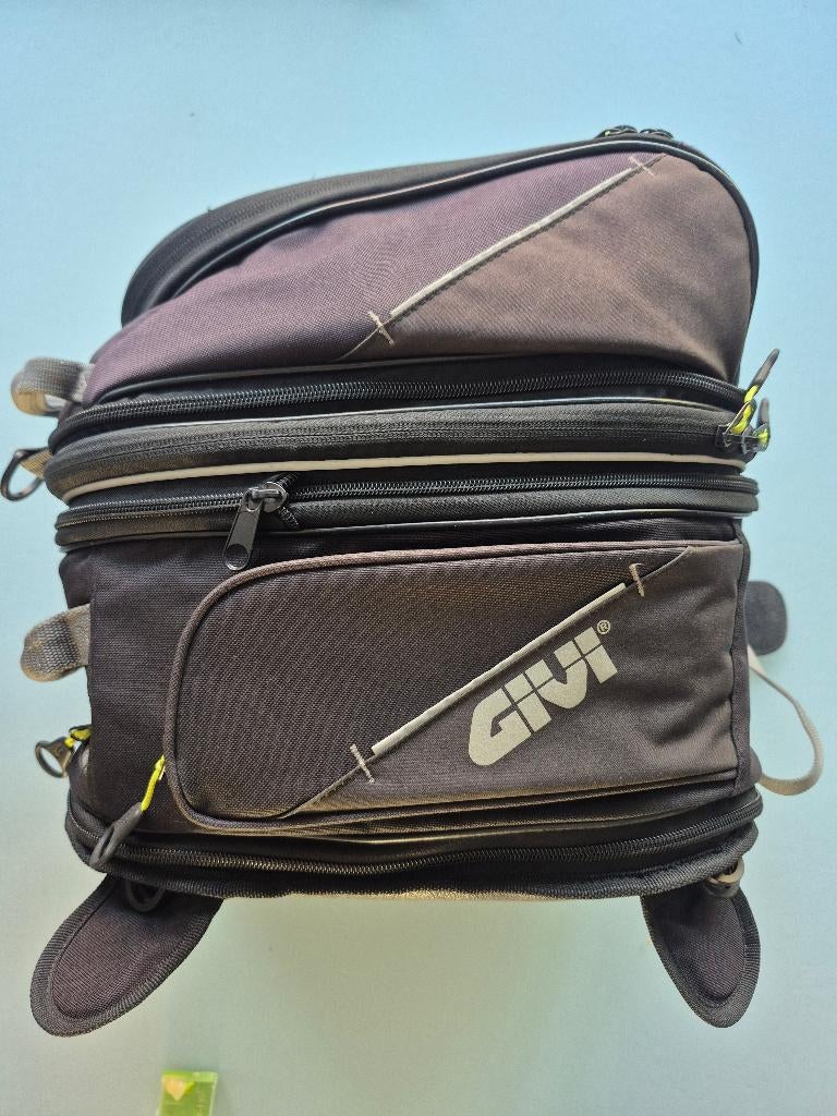 Givi Tanktas met meerdere afritsbare compartimenten, Motoren, Ophalen of Verzenden, Zo goed als nieuw