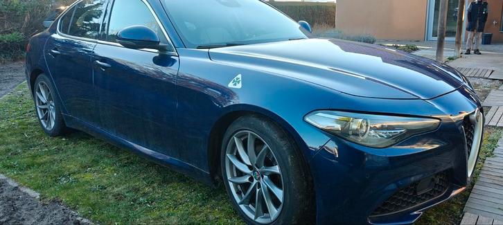 Alfa Romeo Giulia JTD2.2, Auto's, Alfa Romeo, Particulier, Giulia, Diesel, Berline, 4 deurs, Handgeschakeld, Blauw, Zwart, Ophalen