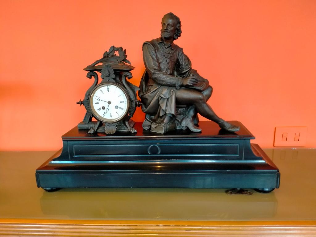 Klok / schouwgarnituur in brons en marmer, Antiek en Kunst, Ophalen, Brons