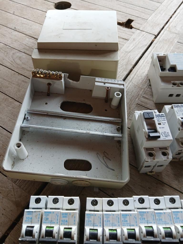 Fusibles et petite boîte à fusibles, Bricolage & Construction, Enlèvement