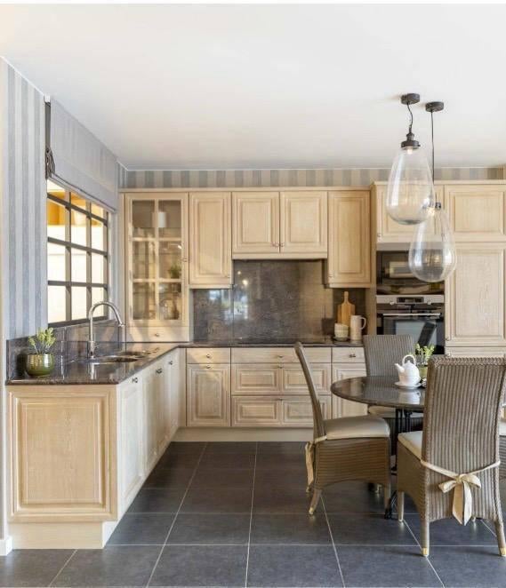 Dovy toonzaalkeuken, Huis en Inrichting, Keuken | Complete keukens, Ophalen, Hoekkeuken, Crème, Graniet of Steen