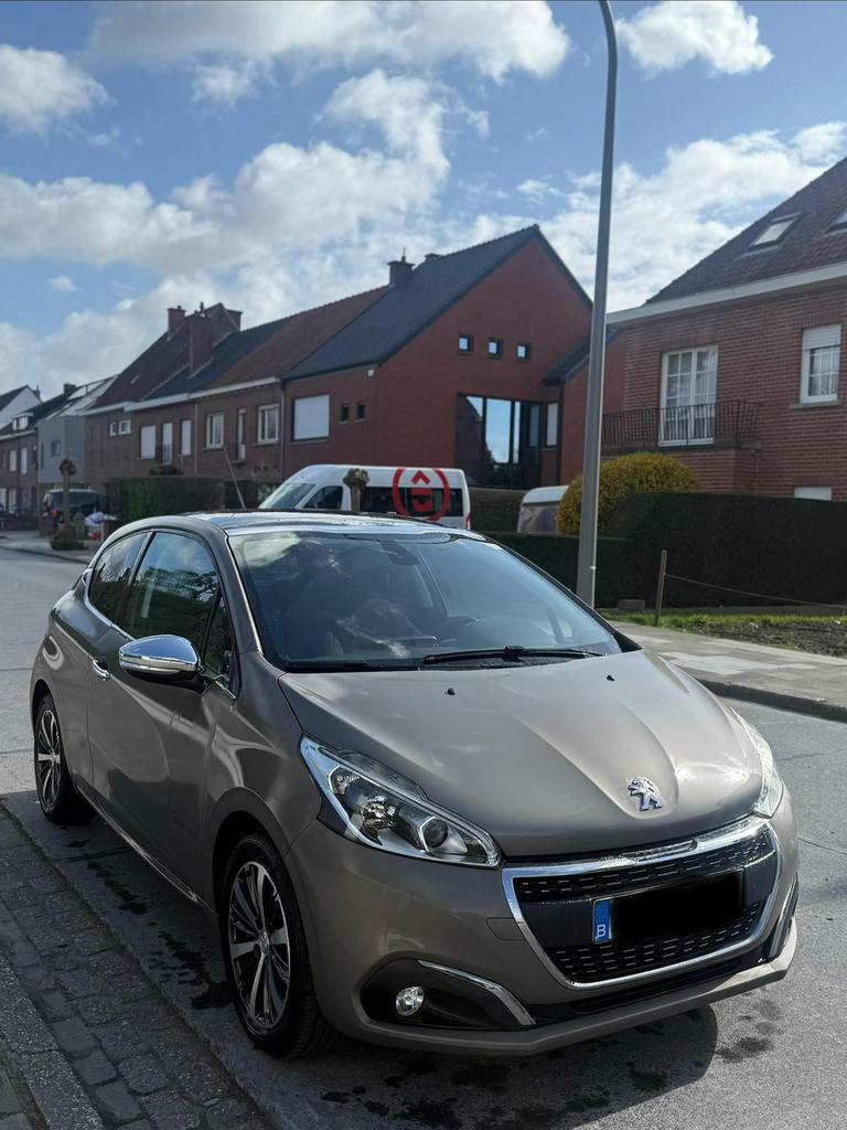 Peugeot 208 féline 73000 km, Beige, Particulier, 3 cilinders, Electronic Stability Program (ESP)