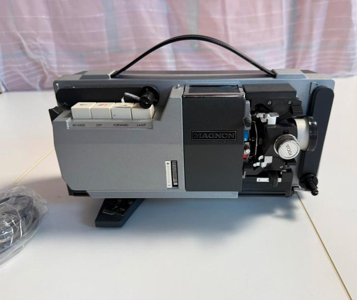 Projecteur de cinéma industriel Vintage Magnon 800., TV, Hi-fi & Vidéo, Bobines de film, Film 8 mm, Enlèvement