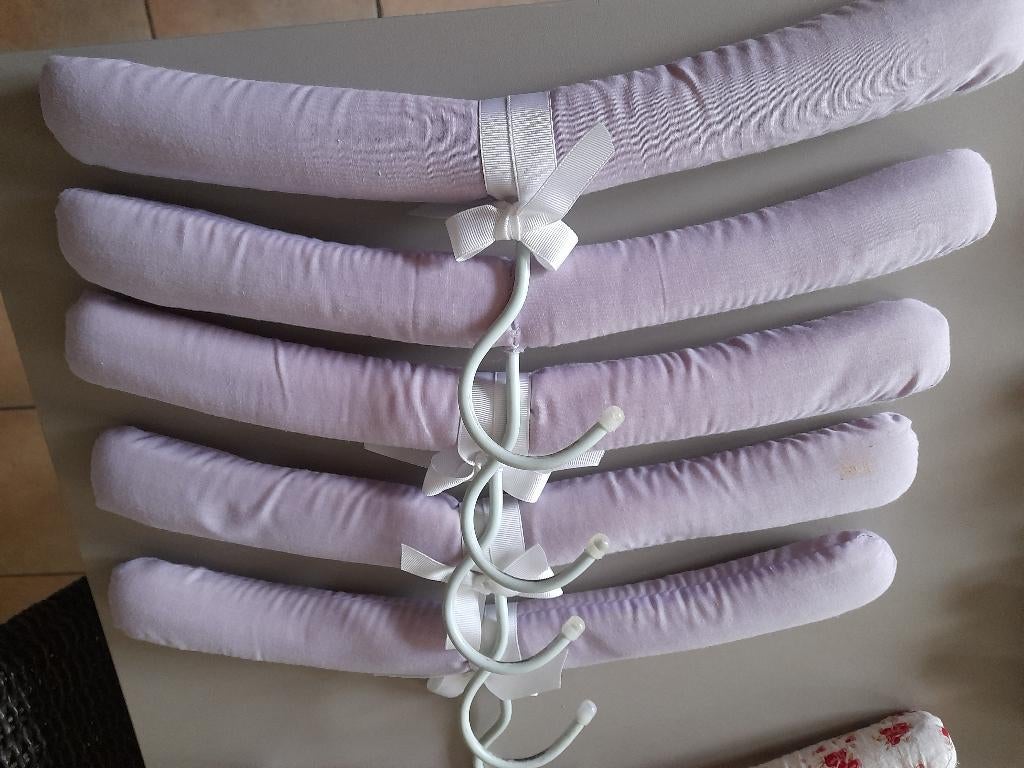 Gestoffeerde kleerhangers.42 stuks.Graag samen 5 euro., Enlèvement, Utilisé, Matériaux autres