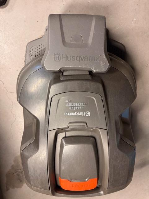Husqvarna Robotmaaier (met draad), Tuin en Terras, Robotmaaiers, Gebruikt, Minder dan 20 cm, Bestuurbaar via app, Ophalen
