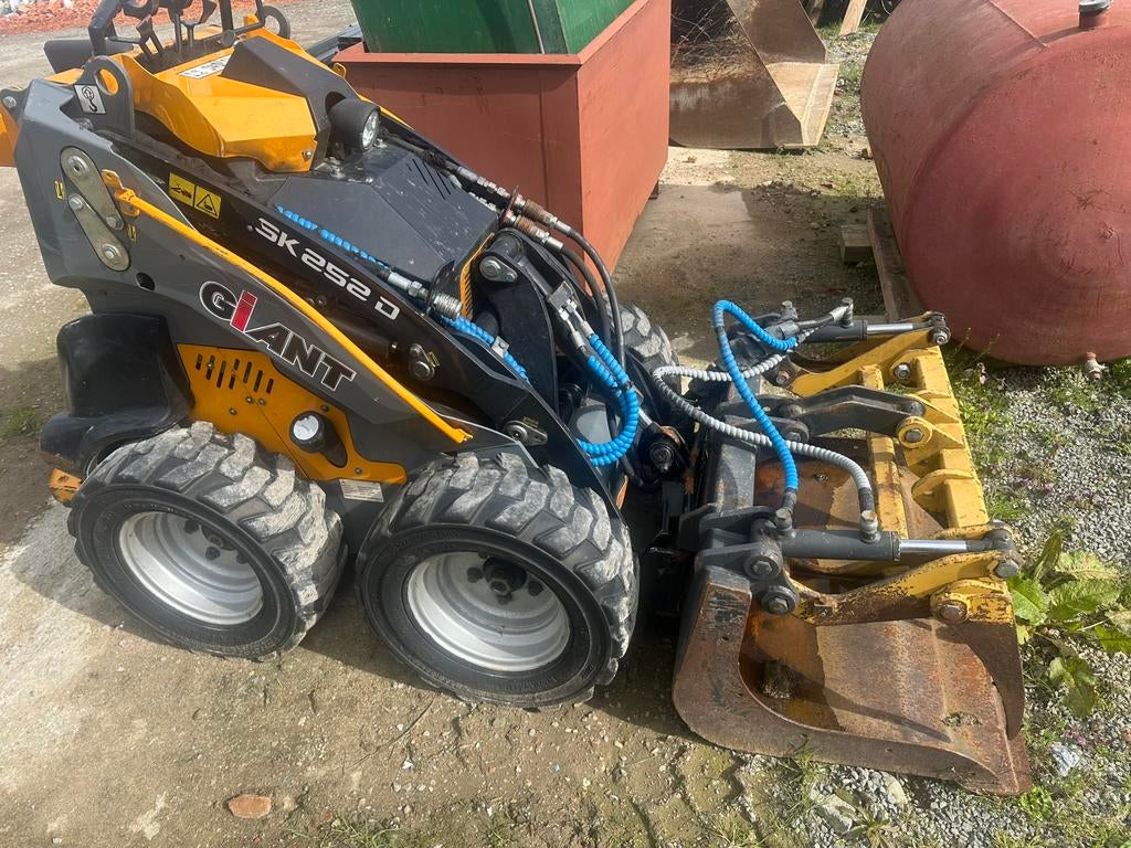 Chargeur Giant sk 252 D, Articles professionnels, Enlèvement