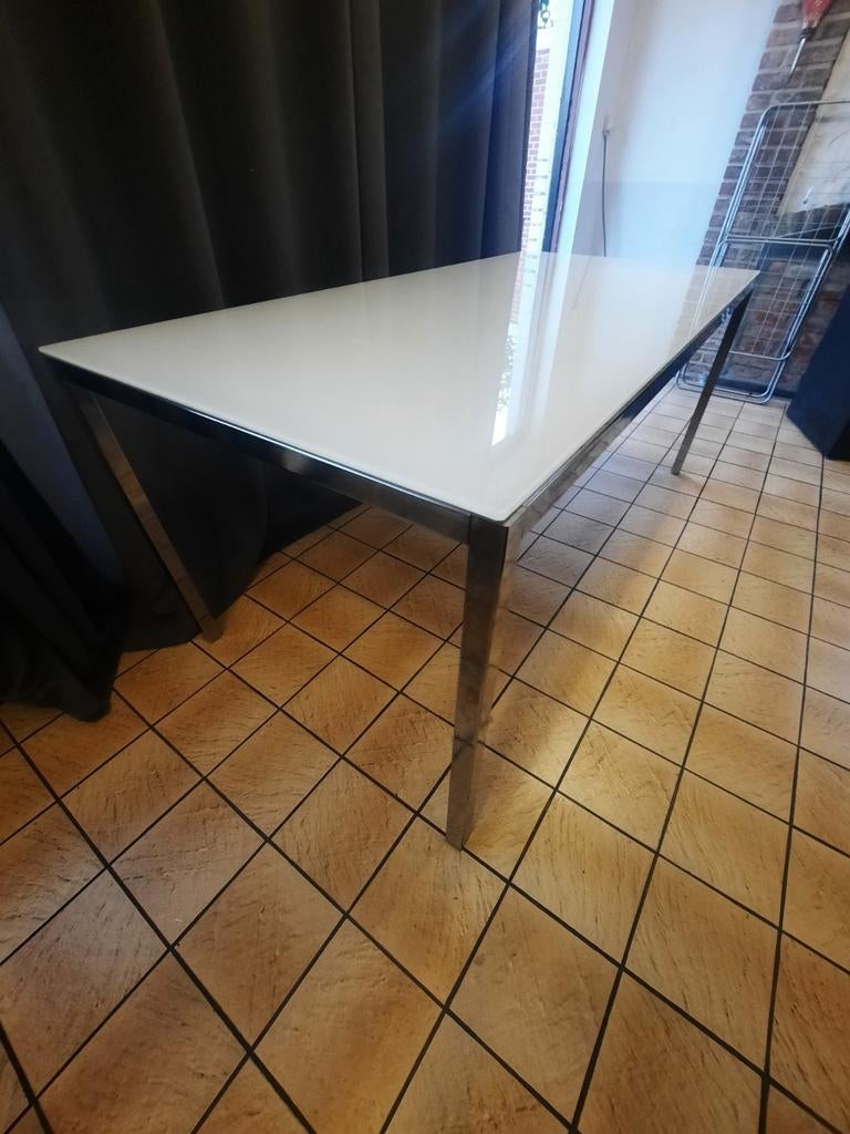 Table a manger en verre, Enlèvement, Verre