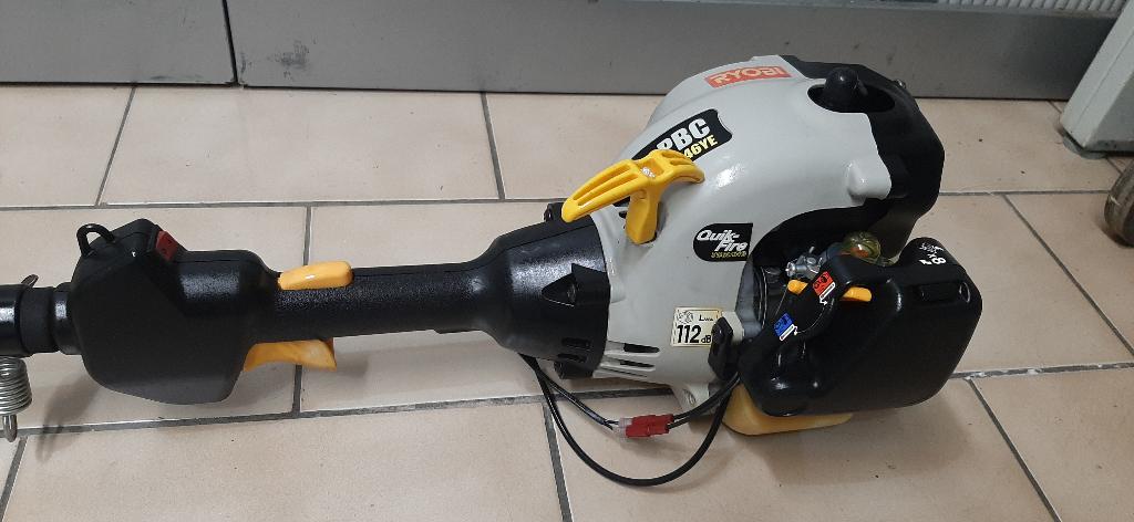 Débroussailleuse RYOBI à lame, très bon état !, Jardin & Terrasse, Enlèvement, Comme neuf, Essence, Ryobi