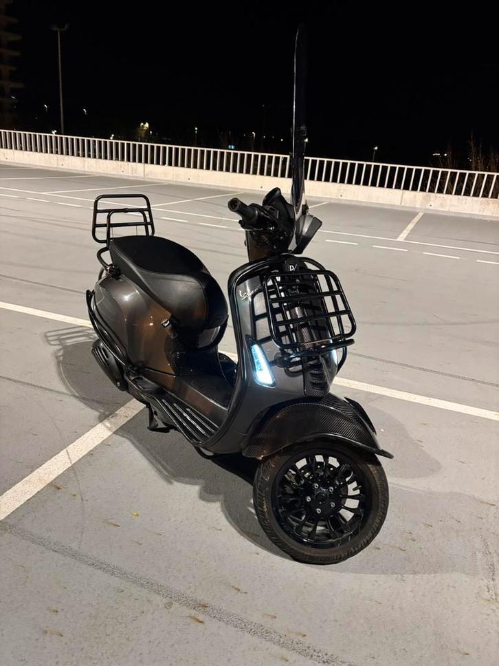 Vespa sprint a klasse, Fietsen en Brommers, Scooters | Vespa, Zo goed als nieuw, Ophalen