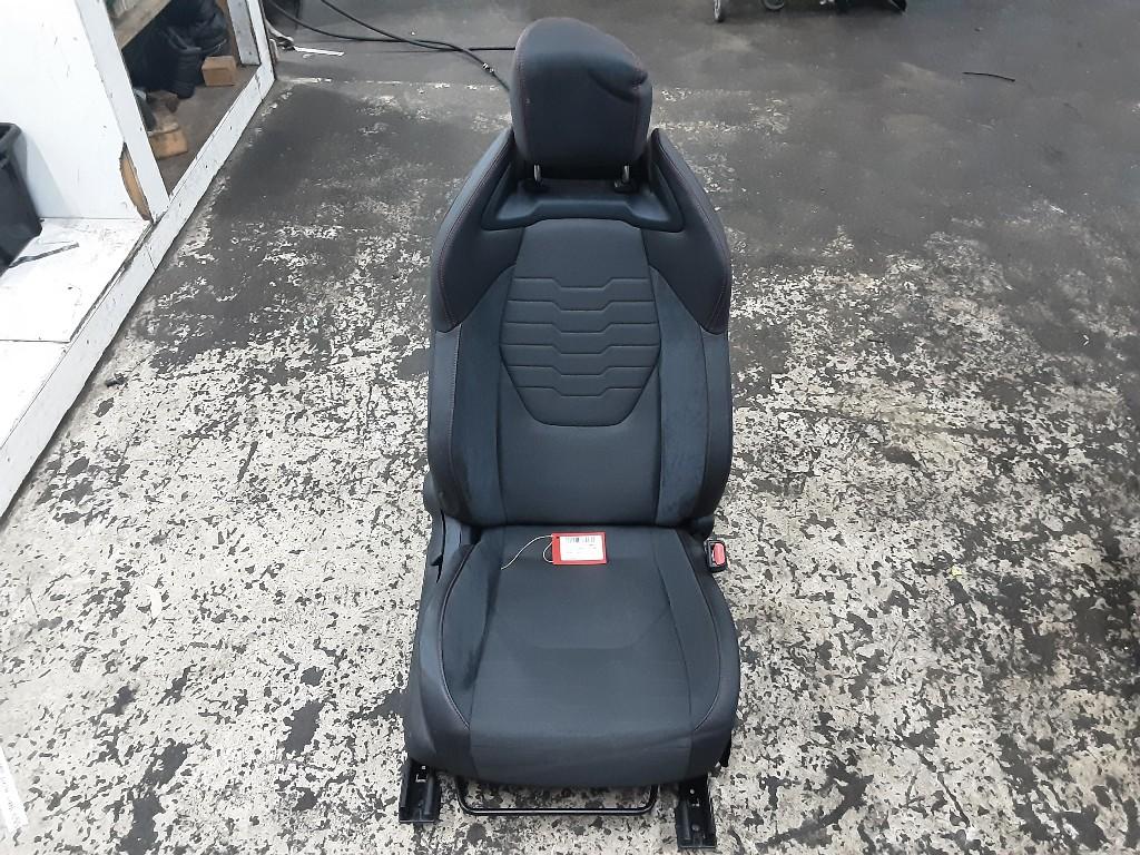 STOEL RECHTS VOOR Toyota Corolla (E21) (01-2019/-), Gebruikt, Mevr. I. Hauben, Toyota, Rue de l'Espoir 34 34
4030  GRIVEGNÉE, BE