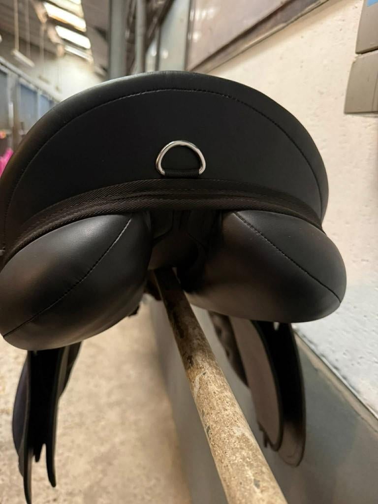 Fouganza zadel, Dieren en Toebehoren, Paarden en Pony's | Zadels, Zo goed als nieuw, Recreatie, Ophalen