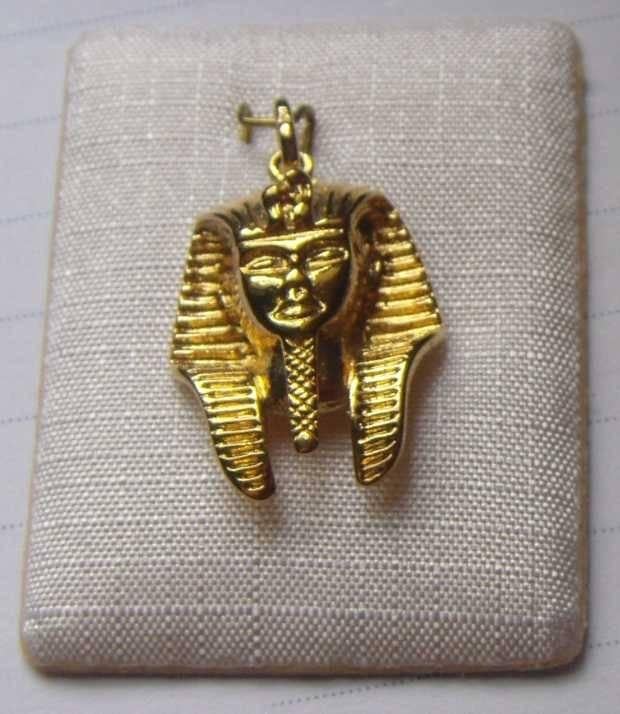Pendentif masque funéraire du pharaon Toutânkhamon plaqué or, Handtassen en Accessoires, Kettinghangers, Overige materialen, Overige voorstellingen