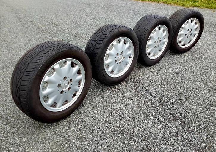 Pneus été 205/60-15 sur jantes alu originales Mercedes, Auto-onderdelen, Banden en Velgen, Banden en Velgen, Zomerbanden, 15 inch