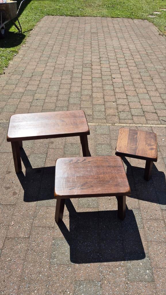 Houten tafeltjes, Ophalen