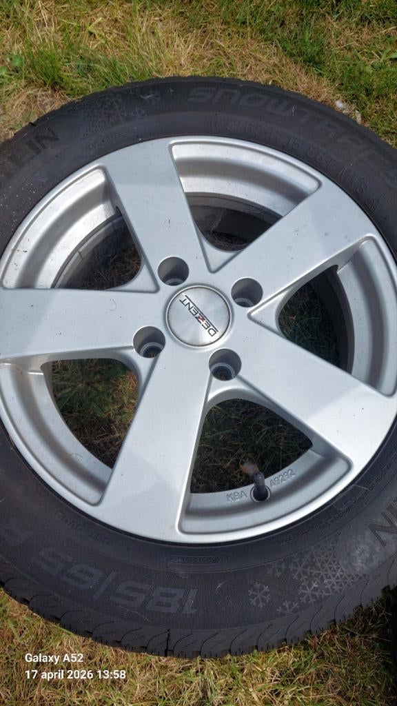 4 banden plus velg peugeot 208, Autos : Pièces & Accessoires, Pneus & Jantes, Enlèvement, Pneus hiver, Pneu(s)