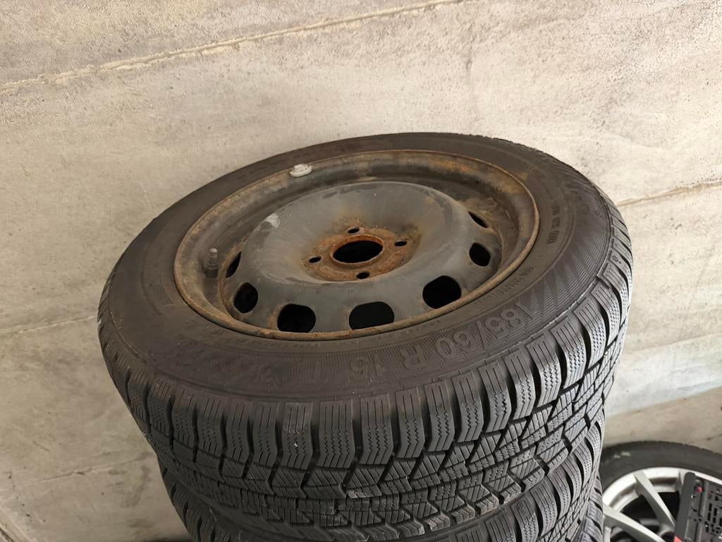 Jantes en acier 15 pouces + pneus neufs, Autos : Pièces & Accessoires, Pneus & Jantes, 15 pouces, Pneus et Jantes, Pneus hiver