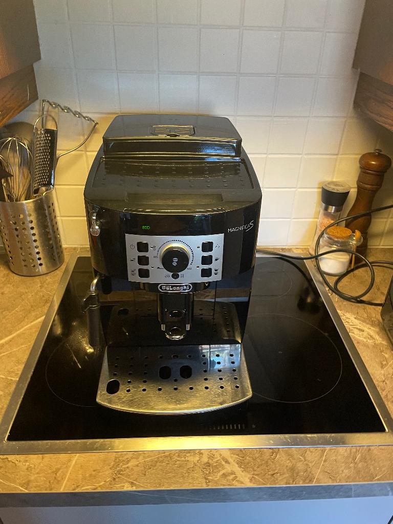 De’Longhi Magnifica S koffiemachine – bonenmachine –, Elektronische apparatuur, Koffiezetapparaten, Ophalen, Gebruikt, 10 kopjes of meer
