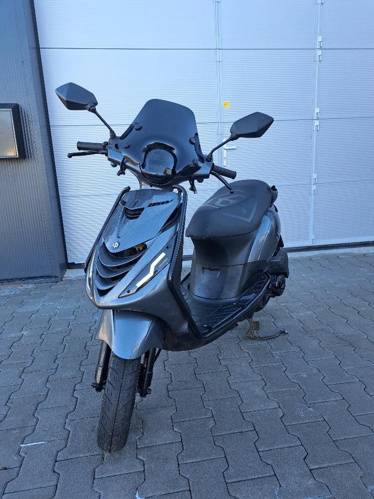 Piaggio Zip 4T Scooter Argaat Grijs FULL LED (B-KLASSE), Fietsen en Brommers, Overige modellen, Ophalen of Verzenden, Benzine