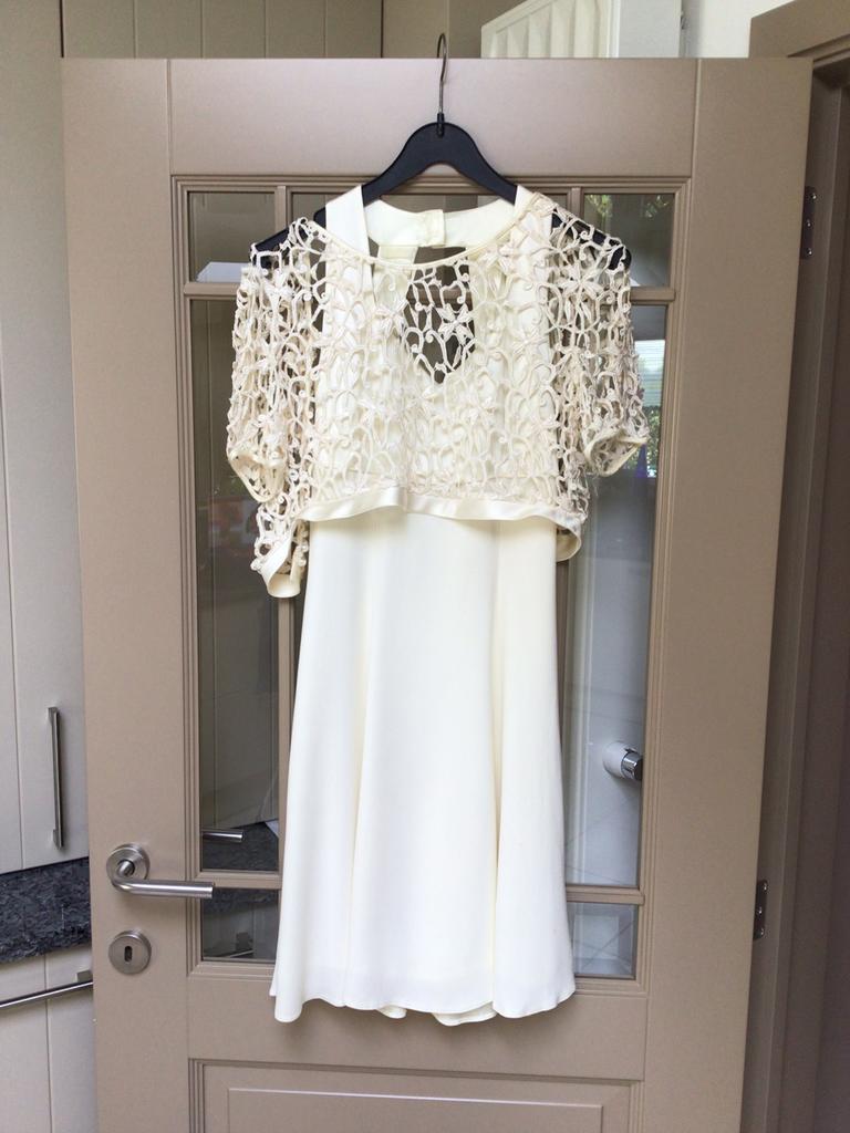 Feest- of trouwkleedje maat S + kanten vestje, Vêtements | Femmes, Vêtements de mariage & Accessoires de mariage, Enlèvement, Comme neuf