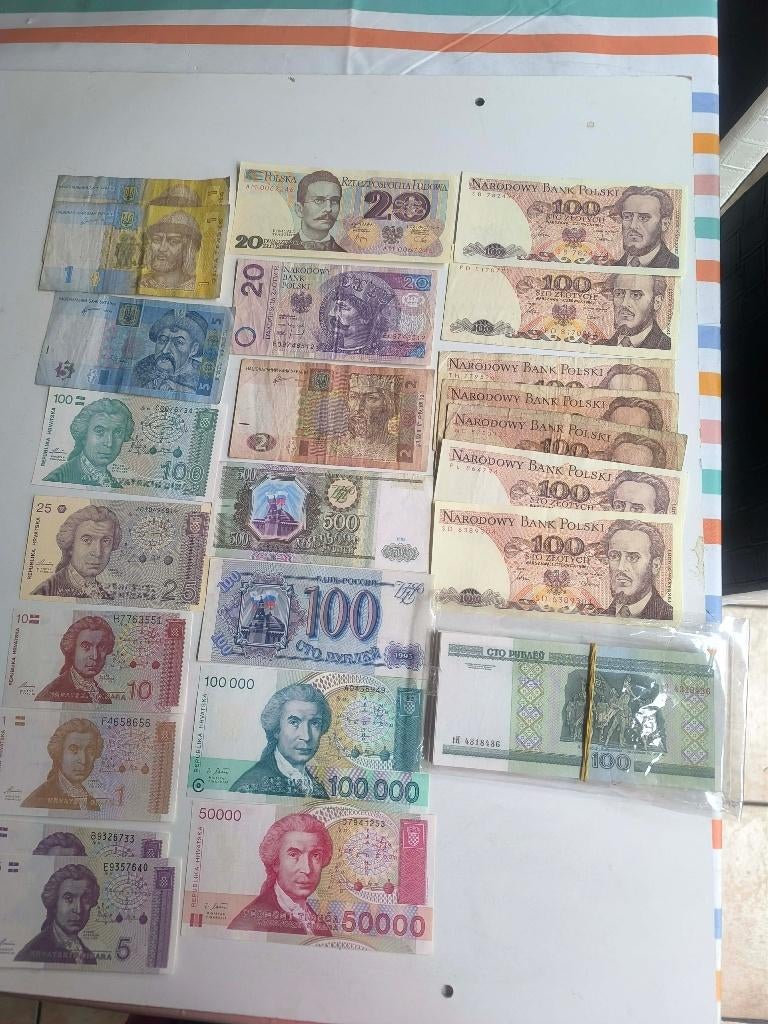 Billets Europe de l Est + liasse 50 billets consécutifs, Timbres & Monnaies, Billets de banque | Europe | Billets non-euro, Billets en vrac