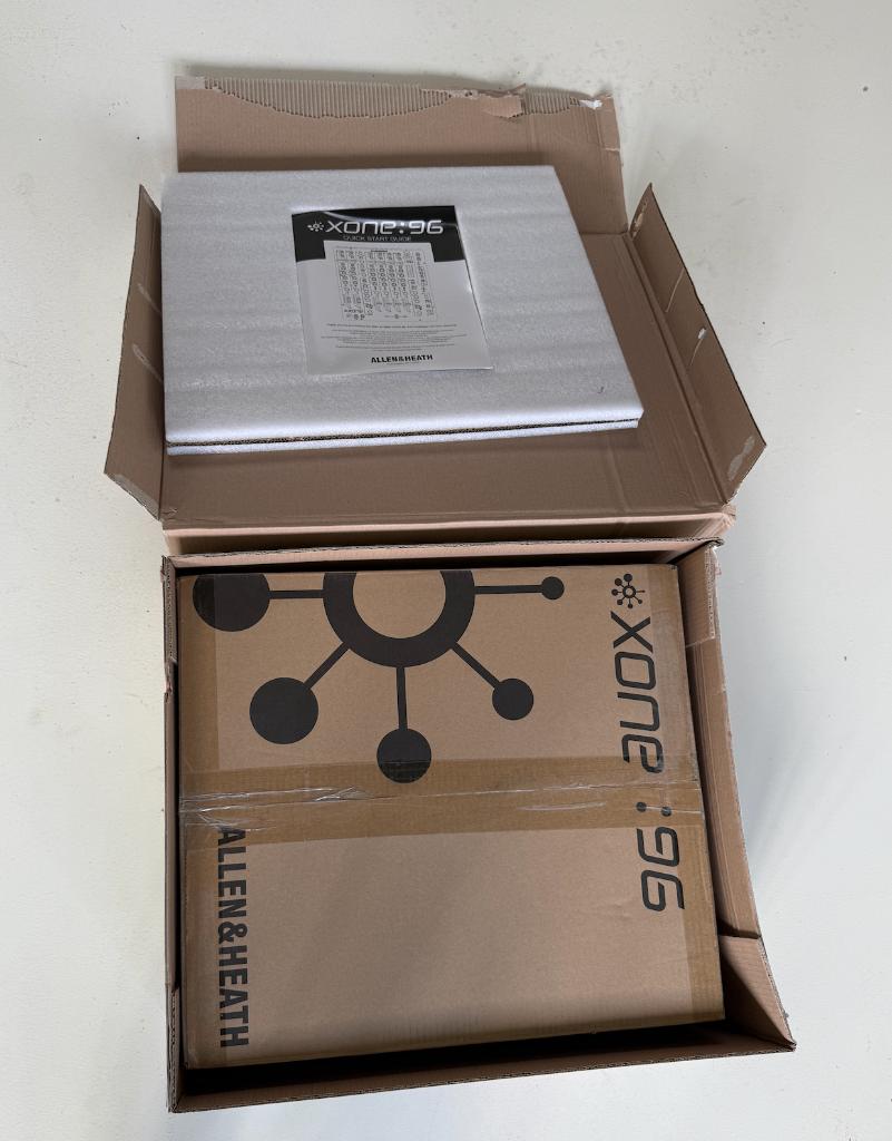 Zo goed als nieuwe Allen Heath Xone 96 mixer met GARANTIE!, Muziek en Instrumenten, Ophalen, Zo goed als nieuw, Minder dan 5 kanalen