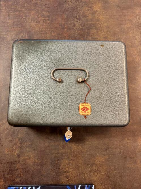 Coffre vintage en métal WESCO avec clé, Huis en Inrichting, Woonaccessoires | Kisten, Gebruikt, Ophalen of Verzenden