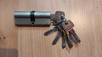 Veiligheidscilinder ABUS 40/40 slotcilinder met 6 sleutels beschikbaar voor biedingen