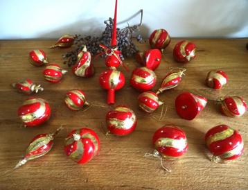 Grote partij vintage kerstversieringen, rood en goudkleur beschikbaar voor biedingen