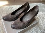 Bruine snake pumps Tamaris, Ophalen of Verzenden, Bruin, Zo goed als nieuw, Pumps