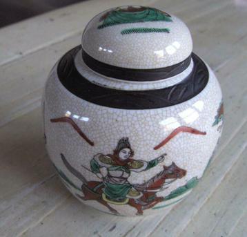 Oude Chinese gemberpot met strijder te paard beschikbaar voor biedingen