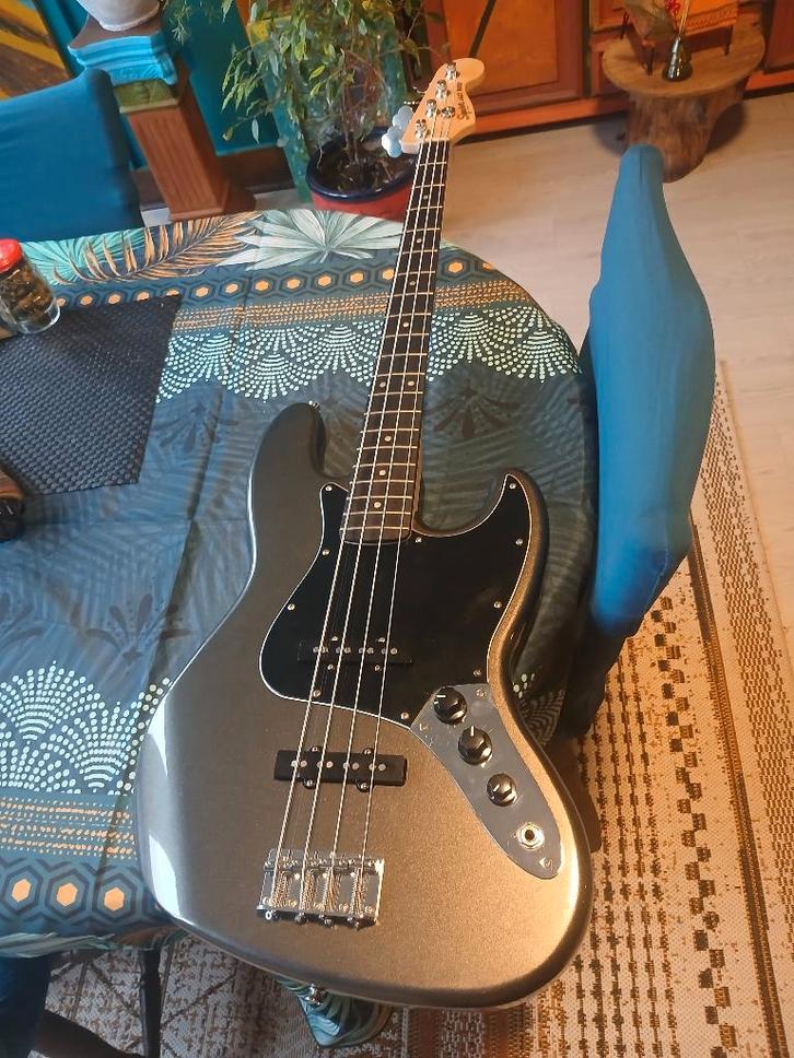 Basse Squier Jazzbass, Muziek en Instrumenten, Snaarinstrumenten | Gitaren | Bas, Zo goed als nieuw, Elektrisch, Ophalen of Verzenden
