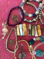 Armbandjes en halskettingen, Ophalen