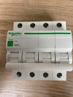 Schneider 4-polige zekering 25A, Doe-het-zelf en Bouw, Ophalen, Zo goed als nieuw