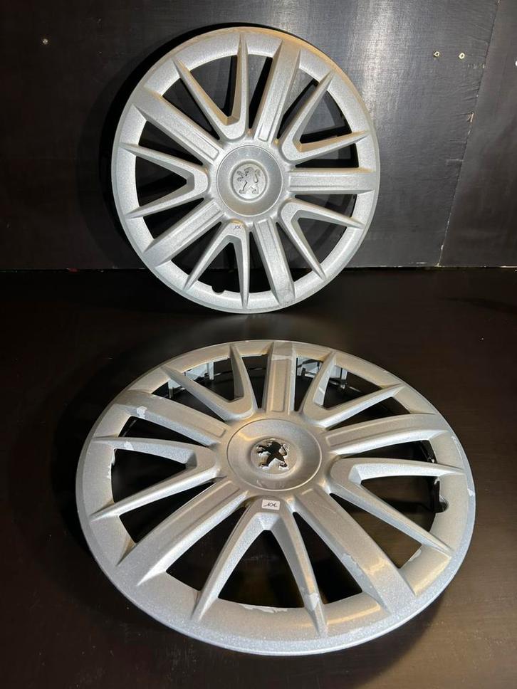 2 enjoliveurs  Peugeot 207,208,307,308,508,2008 partner 16", Autos : Divers, Enjoliveurs, Utilisé, Enlèvement ou Envoi