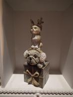Déco."Chien dans boîte cadeau & chat sur la tête du chien", Divers, Envoi, Comme neuf