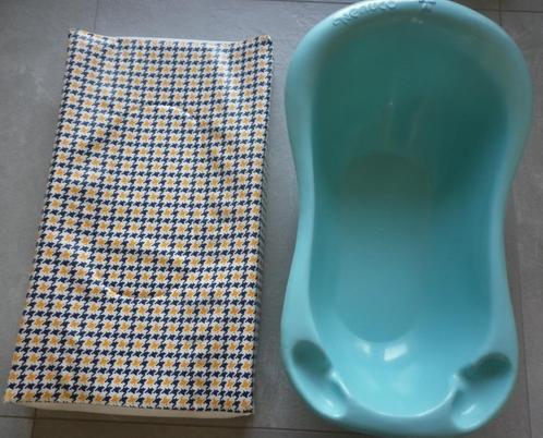 Poppen - bad en waskussen + badjas, Kinderen en Baby's, Speelgoed | Poppen, Zo goed als nieuw, Babypop, Ophalen of Verzenden