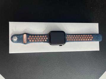 Apple Watch Series SE 2 (2024) GPS 44 mm - Aluminium Minuit beschikbaar voor biedingen